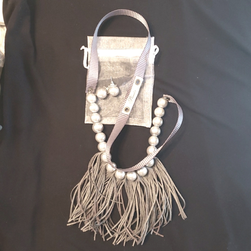 Plunder necklace and earrings set